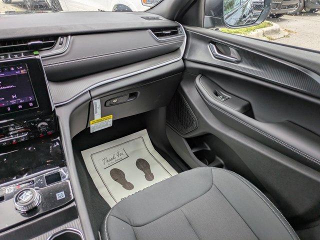 new 2025 Jeep Grand Cherokee car, priced at $35,470