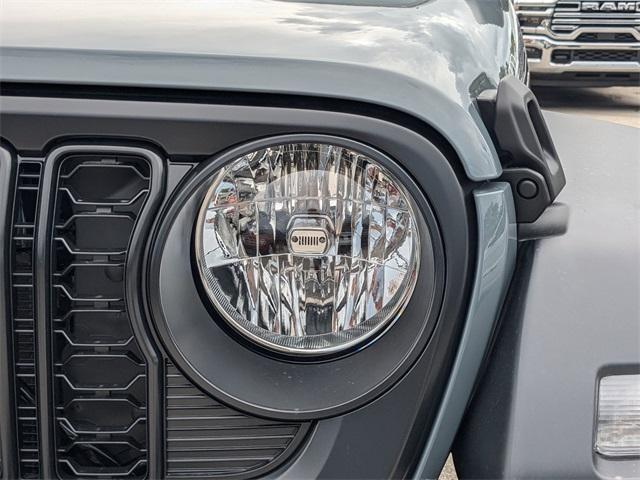 new 2025 Jeep Gladiator car, priced at $39,800