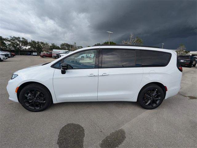 new 2025 Chrysler Pacifica car, priced at $49,940