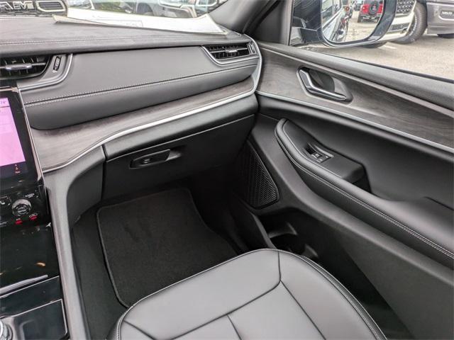 new 2025 Jeep Grand Cherokee car, priced at $37,495