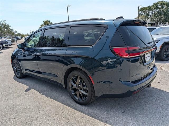 new 2025 Chrysler Pacifica car, priced at $48,935