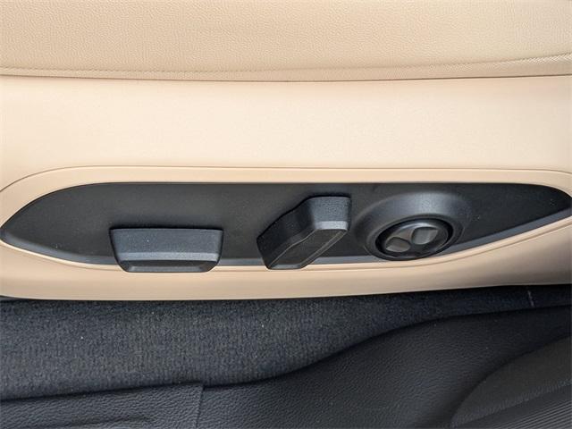 new 2025 Jeep Grand Cherokee car, priced at $41,990