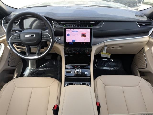 new 2025 Jeep Grand Cherokee car, priced at $41,990