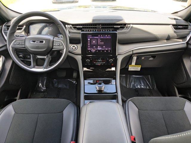 new 2025 Jeep Grand Cherokee car, priced at $42,370