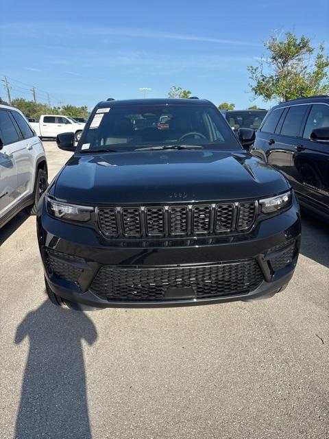 new 2025 Jeep Grand Cherokee car, priced at $44,600