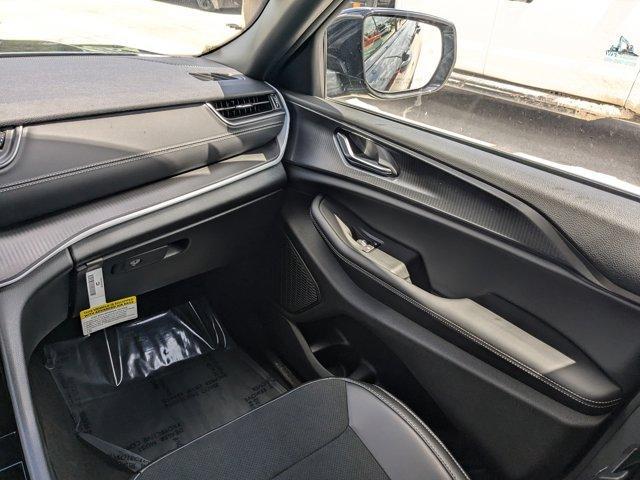 new 2025 Jeep Grand Cherokee car, priced at $42,370