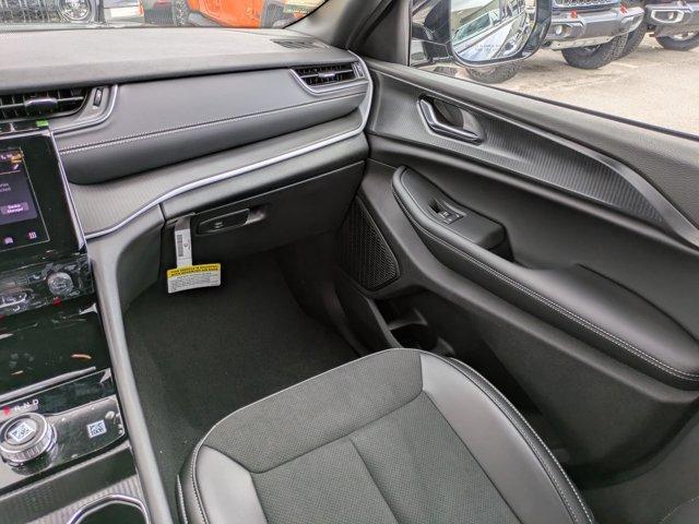 new 2025 Jeep Grand Cherokee car, priced at $36,925