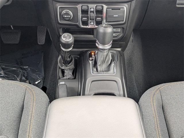 new 2025 Jeep Gladiator car, priced at $43,940