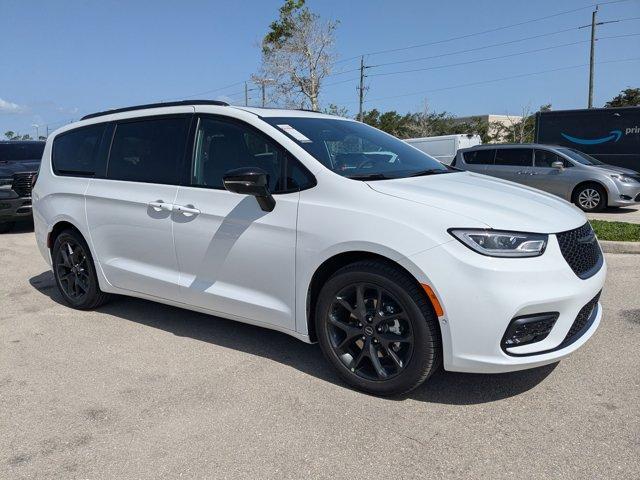 new 2025 Chrysler Pacifica car, priced at $52,965
