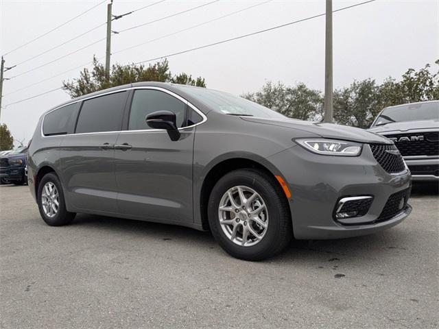 new 2025 Chrysler Pacifica car, priced at $41,920