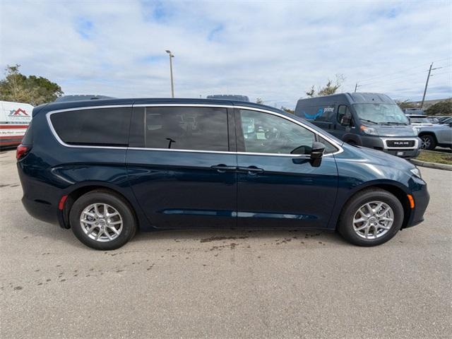 new 2025 Chrysler Pacifica car, priced at $41,920