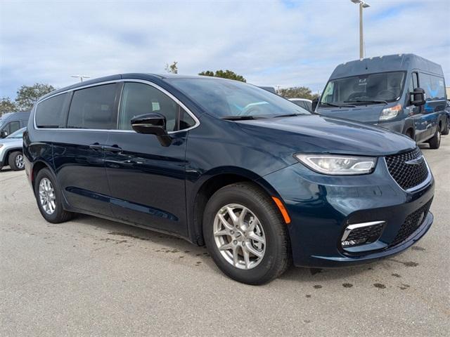 new 2025 Chrysler Pacifica car, priced at $41,920