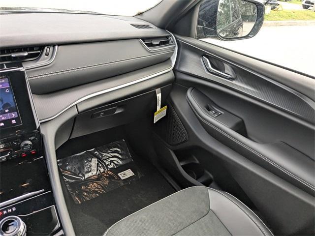 new 2025 Jeep Grand Cherokee L car, priced at $39,870