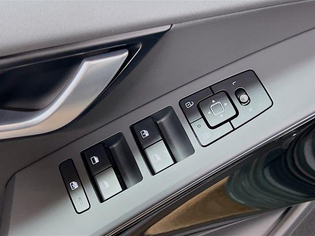new 2025 Kia Niro Plug-In Hybrid car, priced at $35,310