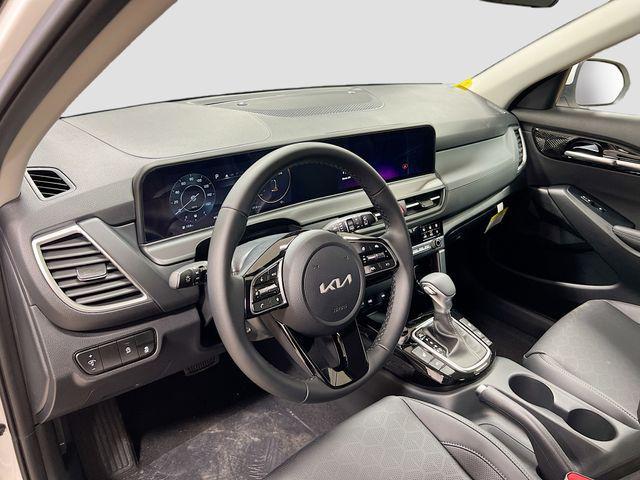 new 2025 Kia Seltos car, priced at $24,678