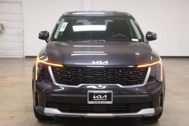 new 2025 Kia Sorento car, priced at $33,090