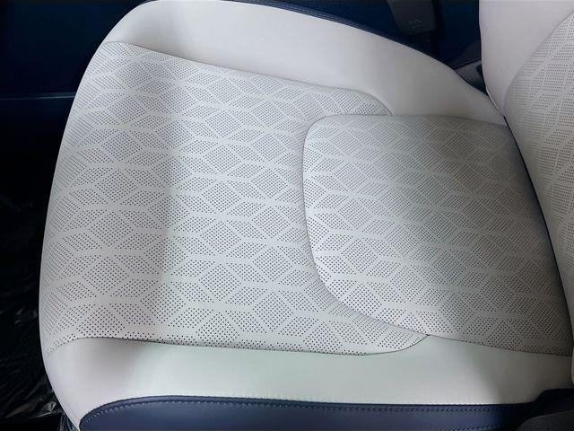 new 2025 Kia Carnival Hybrid car, priced at $49,895