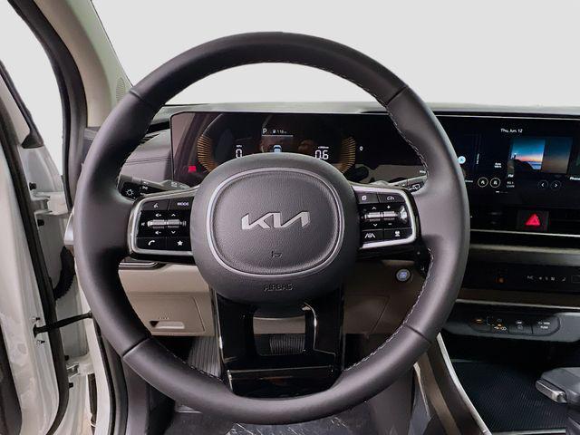 new 2025 Kia Carnival car, priced at $38,570