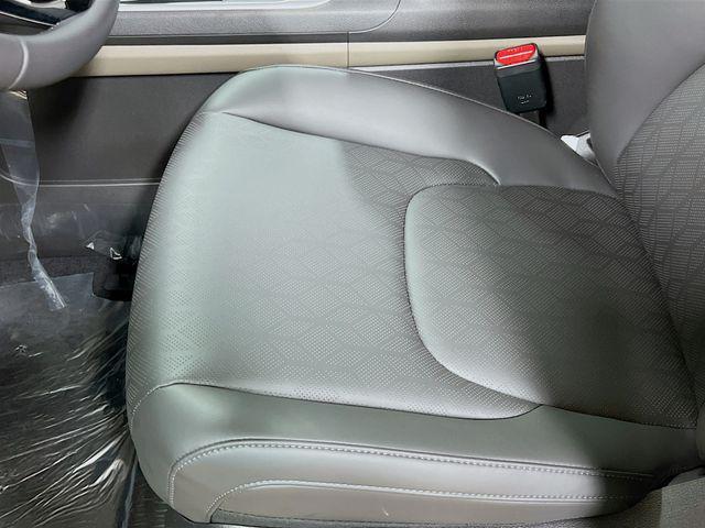 new 2025 Kia Carnival car, priced at $38,570