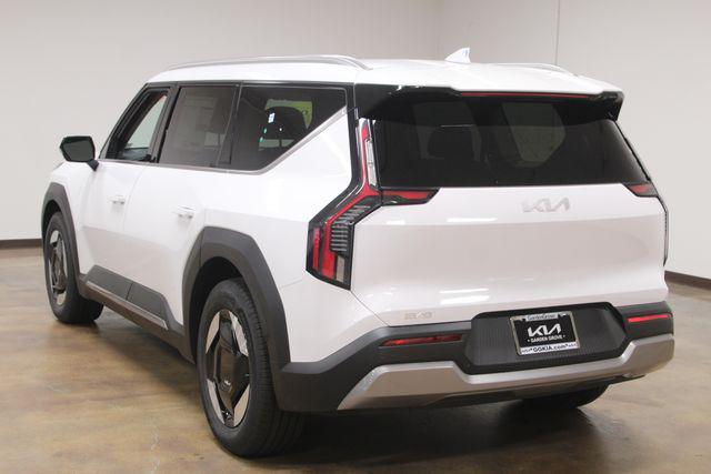 new 2025 Kia EV9 car, priced at $57,370