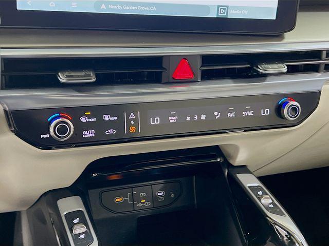 used 2025 Kia Sorento Plug-In Hybrid car, priced at $46,922