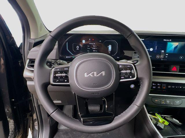 new 2025 Kia Carnival Hybrid car, priced at $50,420