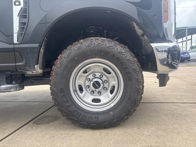new 2025 Ford F-250 car, priced at $52,540