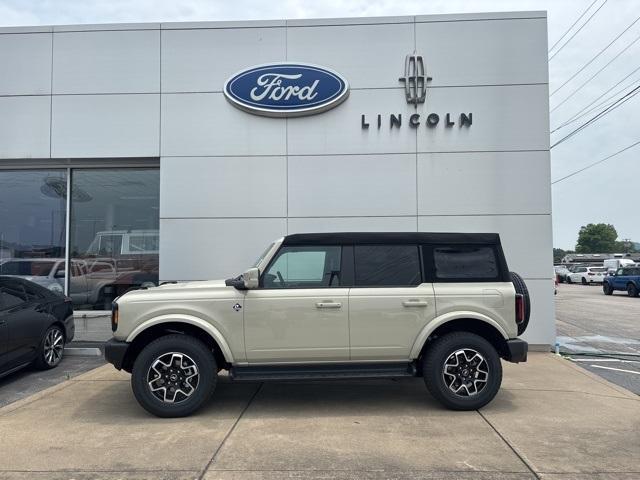new 2025 Ford Bronco car, priced at $48,607