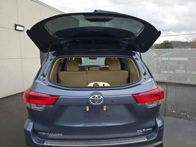 used 2019 Toyota Highlander car, priced at $26,212