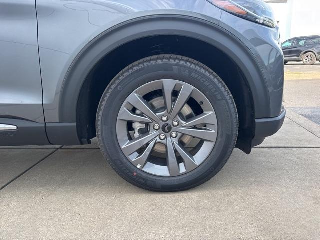 new 2025 Ford Explorer car, priced at $46,455