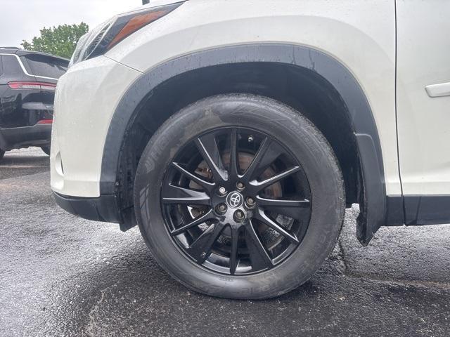 used 2019 Toyota Highlander car, priced at $21,463