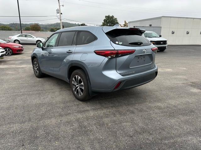 used 2022 Toyota Highlander car, priced at $30,794