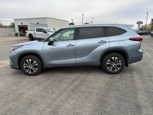 used 2022 Toyota Highlander car, priced at $30,794