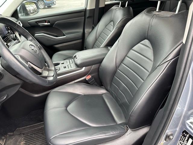 used 2022 Toyota Highlander car, priced at $30,794