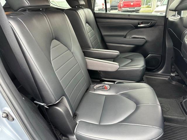 used 2022 Toyota Highlander car, priced at $30,794