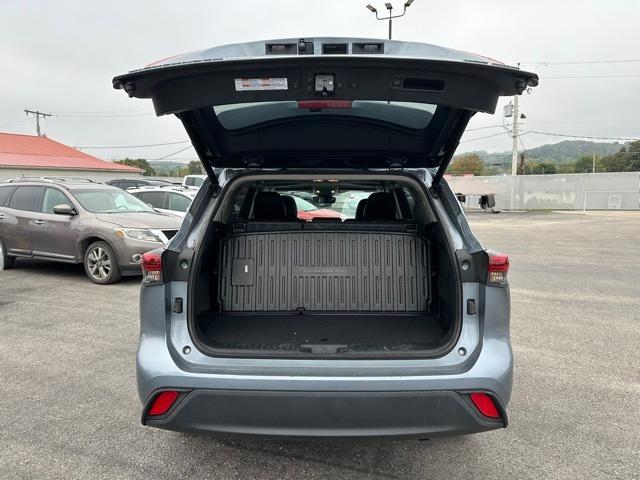 used 2022 Toyota Highlander car, priced at $30,794