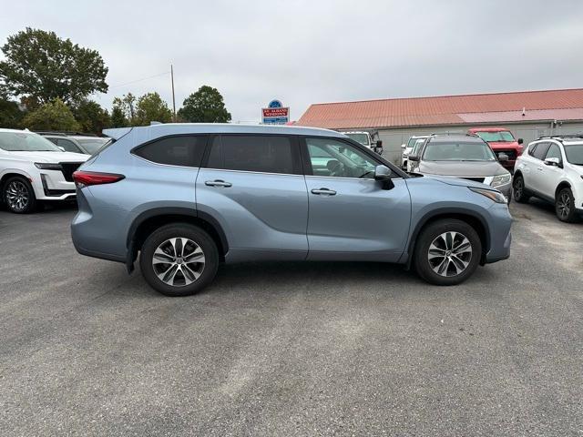 used 2022 Toyota Highlander car, priced at $30,794