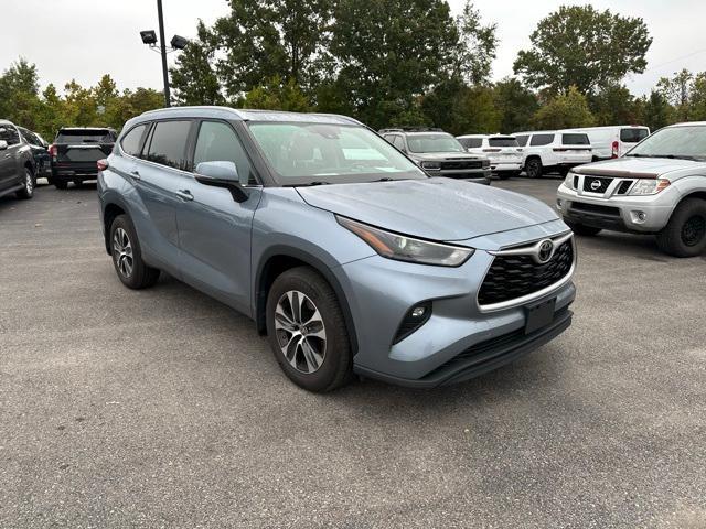 used 2022 Toyota Highlander car, priced at $30,794