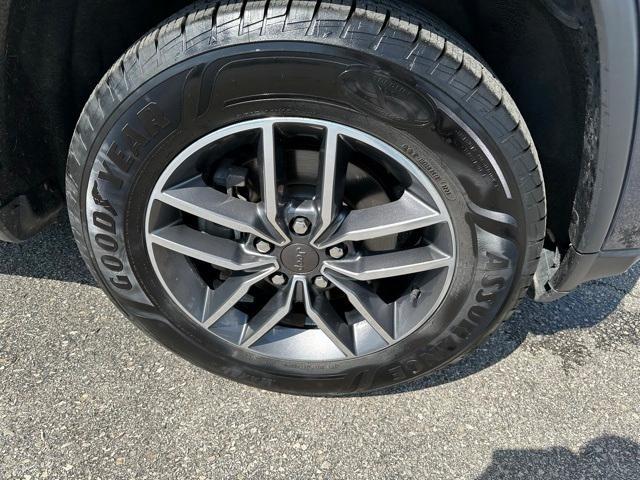 used 2020 Jeep Grand Cherokee car, priced at $23,939
