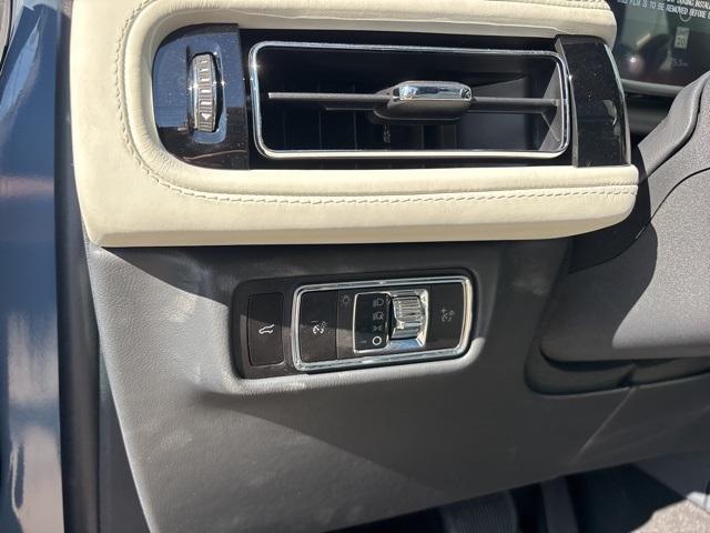 new 2025 Lincoln Aviator car, priced at $91,555