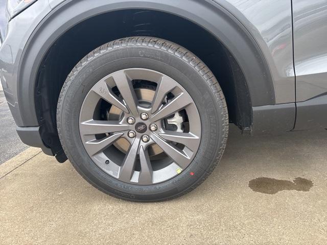 new 2025 Ford Explorer car, priced at $43,224