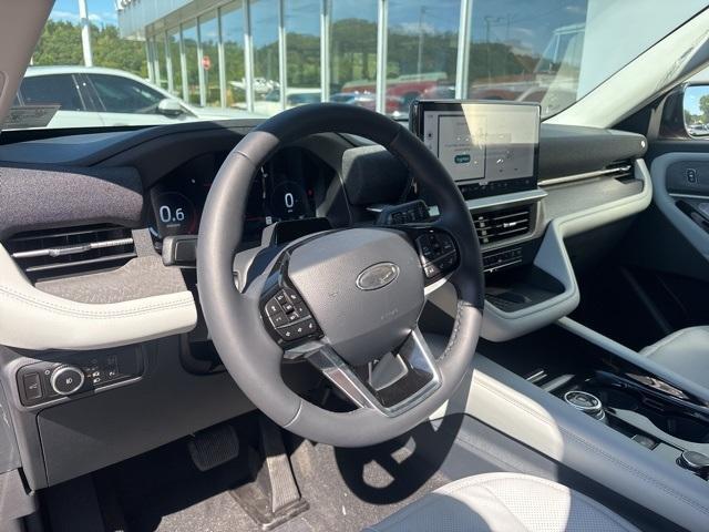 new 2025 Ford Explorer car, priced at $54,726