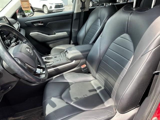 used 2021 Toyota Highlander car, priced at $29,214