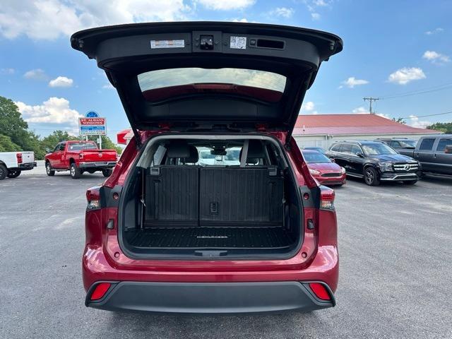 used 2024 Toyota Highlander car, priced at $37,590