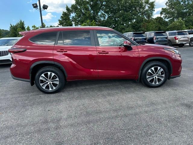 used 2024 Toyota Highlander car, priced at $37,590