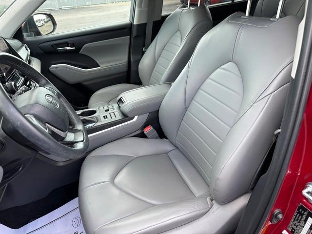 used 2024 Toyota Highlander car, priced at $37,590