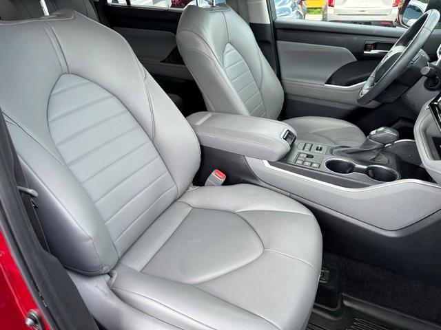 used 2024 Toyota Highlander car, priced at $37,590