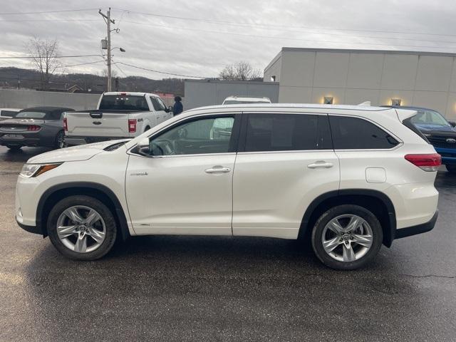 used 2019 Toyota Highlander Hybrid car, priced at $28,177