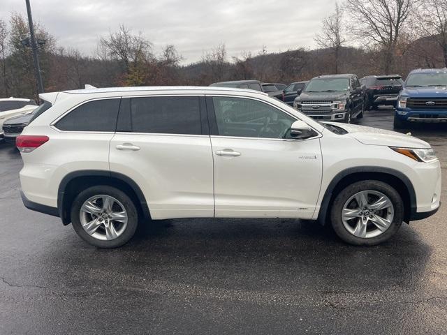 used 2019 Toyota Highlander Hybrid car, priced at $28,177