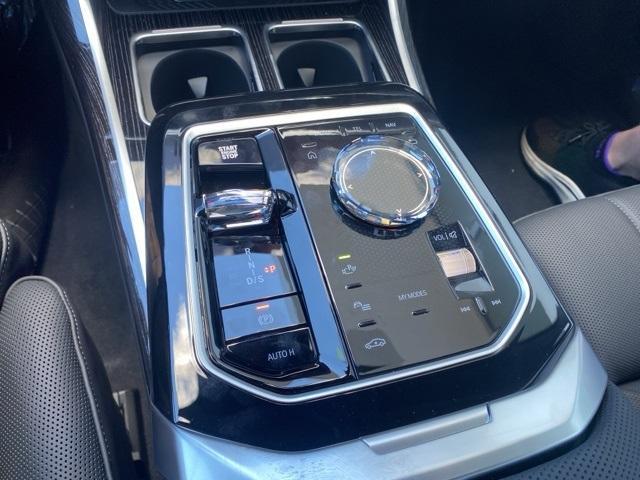new 2025 BMW 760 car, priced at $131,055